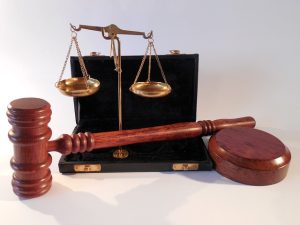 Read more about the article Çekişmeli Boşanma Durumunda İspat Yükü ve Deliller
